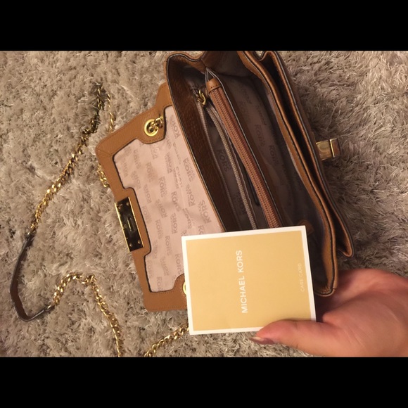 MICHAEL KORS CROSSBODY PURSE - Picture 2 of 3